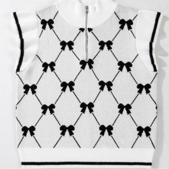 Trendy white and black bow print sweater - winter/fall - Picture 6 of 10